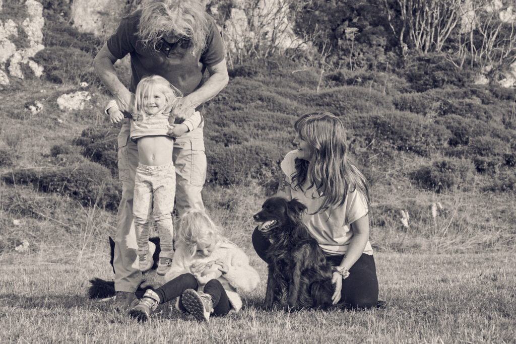 Familia al aire libre en Bilbao, sesión fotográfica

